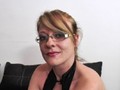 Lola, 30 ans, secrétaire à lunettes qui aime la kékétte ! (vidéo exclusive)