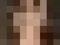 Eve jolie jeune femme brune nue sur son lit