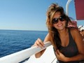 jolie sourire sur un bateau