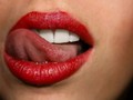 Le langage du corps : se passer la langue sur les lèvres